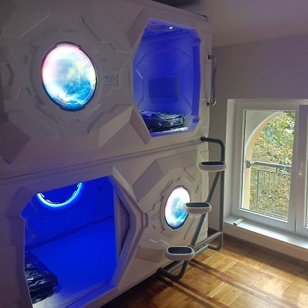 Panda Victor Space Capsule Hostel-Neo Nomad Belgrado Esterno foto