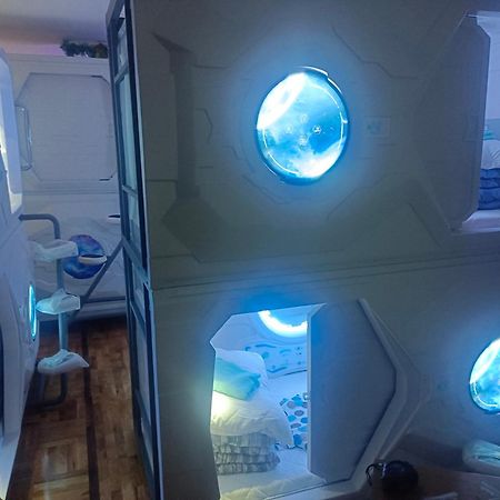 Panda Victor Space Capsule Hostel-Neo Nomad Belgrado Esterno foto