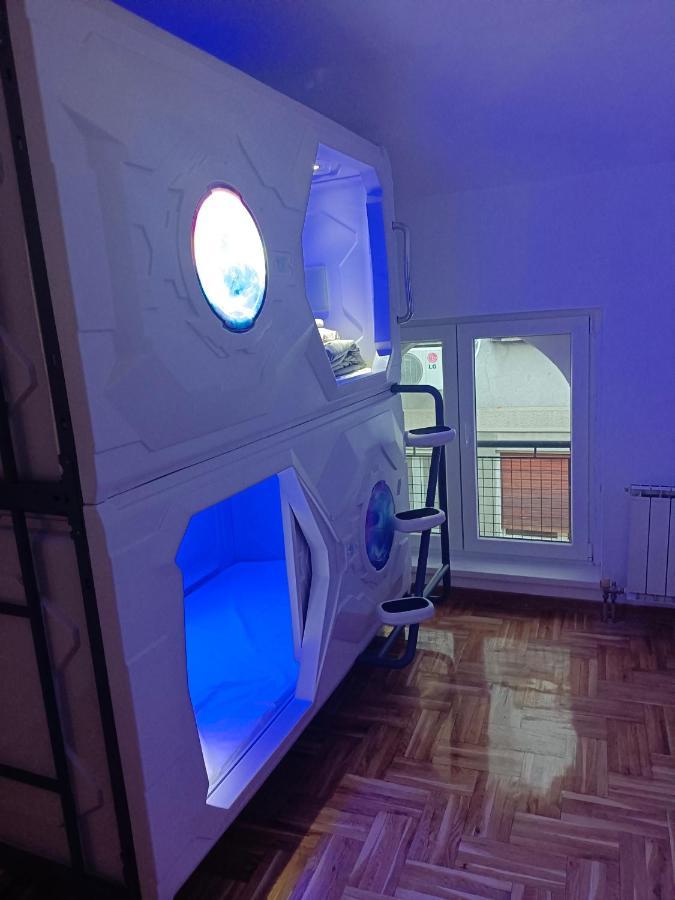 Panda Victor Space Capsule Hostel-Neo Nomad Belgrado Esterno foto